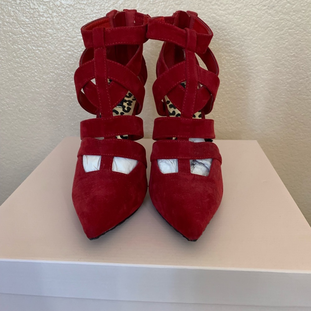 Red heels. - Picture 2 of 2